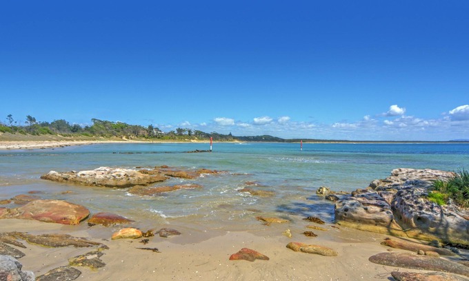 Currarong Apartamento | Beautiful, spacious luxury ground floor apartment.