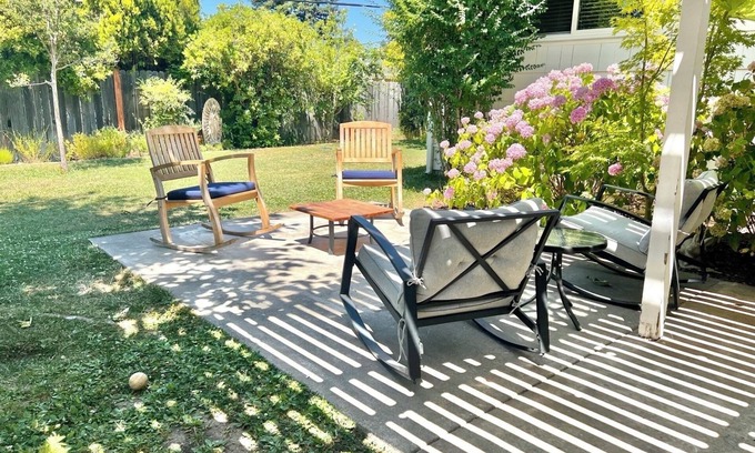 Carmichael Casa | Great retreat on a peaceful street!