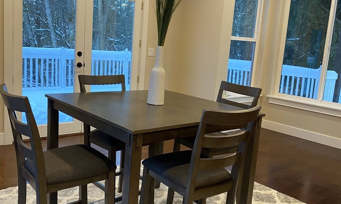 Paine Field-Lake Stickney Casa | Great room with private bathroom!B2