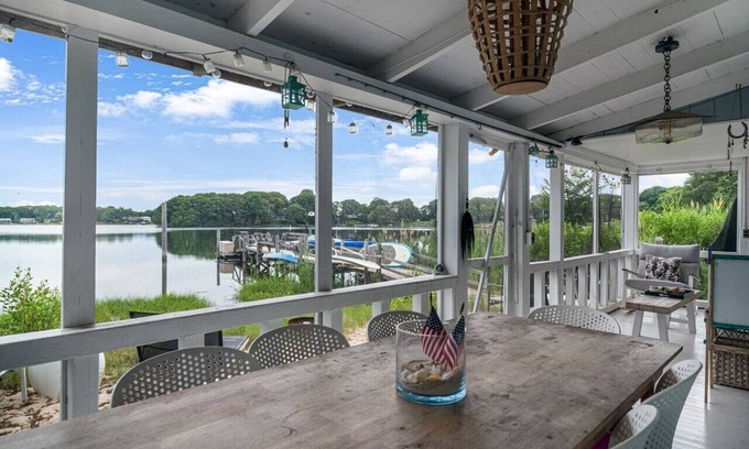 Sag Harbor Cabaña | Great Sag Harbor Cottage on the Water Bay views