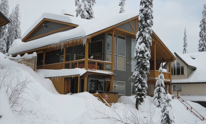 Snow Pine Estates Casa | Gran esquí en / esquí fuera, chimenea y Jacuzzi privado.