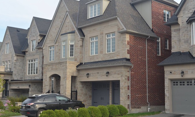 Vaughan Casa | Great Toronto House near Wonderland Separate entrance whole Floor Private Suite