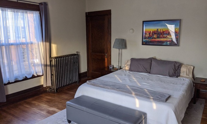 Lyn-Lake Casa | Great Uptown Apartment, excelente ubicación. Suite # 1