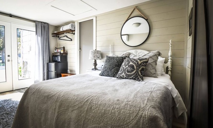 Northeast Neighbors Cabaña | Habitación tranquila en el corazón de la ciudad