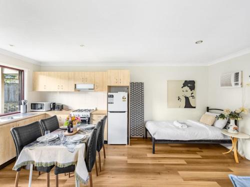 Heritage Park Casa | Great value Stylish 2BR Granny Flat Heritage Park