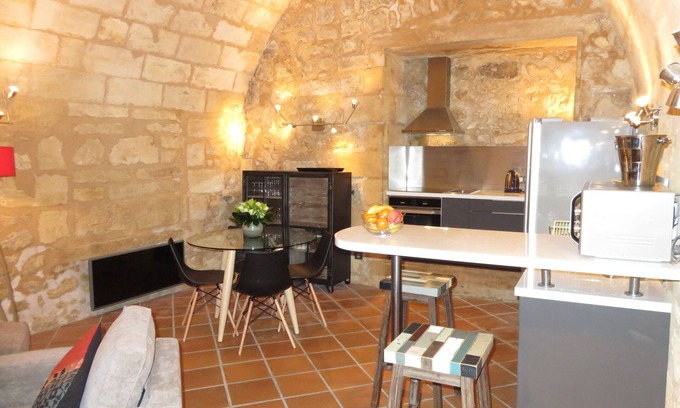 Hotel de Ville - Quinconces Apartamento | Gran T2 cálida 68 M2, atípico, en el centro histórico