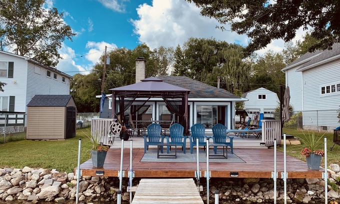 Auburn Cabaña | Great Year-Round Rental Cottage Finger Lakes Owasco Lake, NY - Smiling Moon