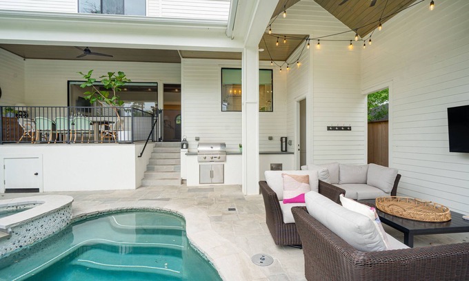 Lazybrook/Timbergrove Casa | Greater Heights Area Luxury Retreat - Private Pool + Game Room