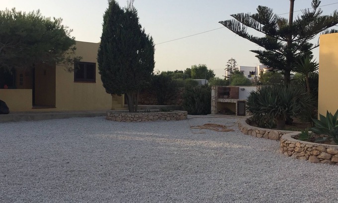 Lampedusa Villa | La casa amarilla de Grecale