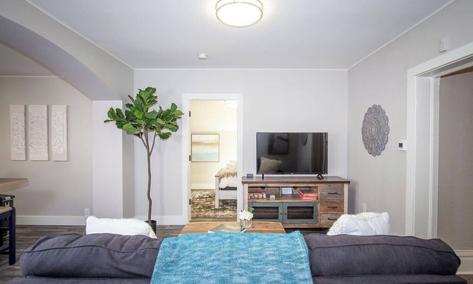 Greeley Casa | Greeley Station | UNC Retreat w/ Fire Pit & Bikes