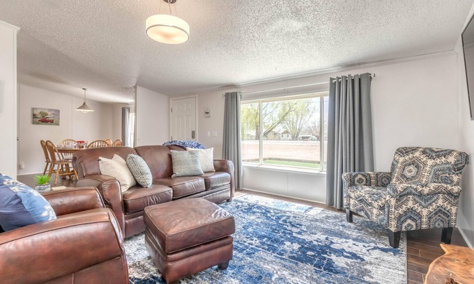 Fruita Casa | Green Acres: Chill, Grill & Unwind in Style!