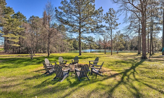 Molino Casa | 'Green Acres' Home w/ Fire Pit + Fishing Pond