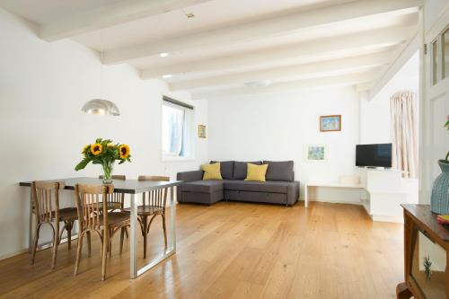 Burgwallen Nieuwe Zijde Apartamento | Green Alley Studio