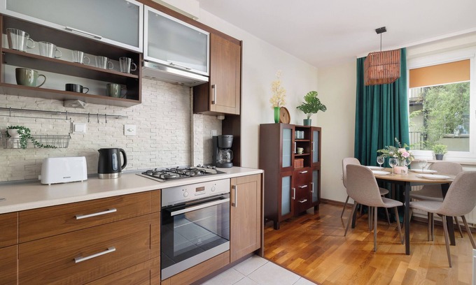 Lagiewniki Apartamento | Green and Brown Apartment by Renters