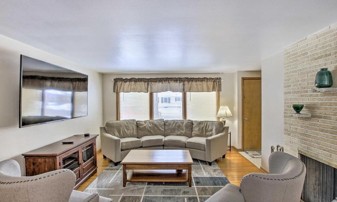 Green Bay Casa | Green Bay Home 3 Blocks to Lambeau Field!