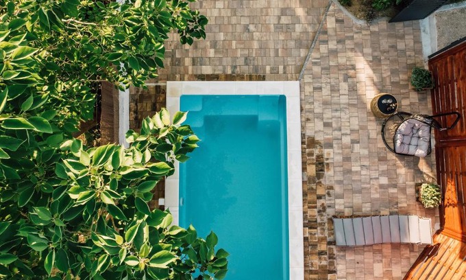 Razanac Villa | Green & blue