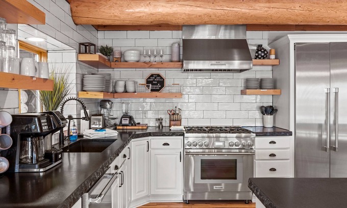 St. Charles Cabina | Green Canyon Chalet (Sleeps 40) by Bear Lake Luxury Rentals