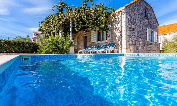 Zrnovo Casa | Green Garden House