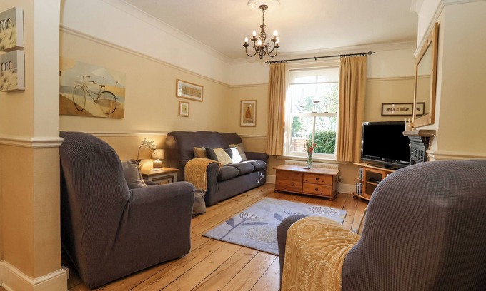 Reydon Cabaña | GREEN GATE COTTAGE, pet friendly, with open fire in Reydon