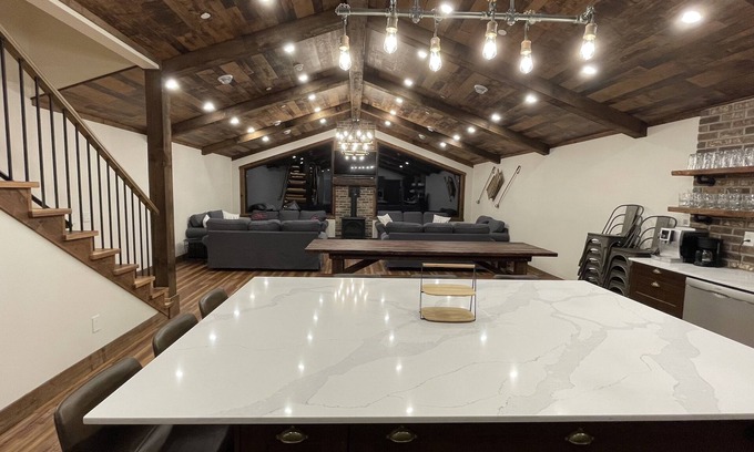 Hemlock Valley Casa | Green Giant B - Luxury mountain retreat 6 bedroom, ski in/out, 9 person hot tub