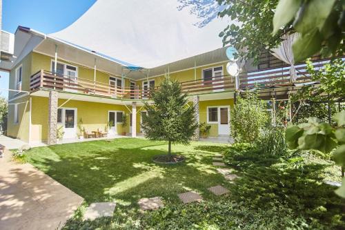 Molodizhne Casa | Green guest house