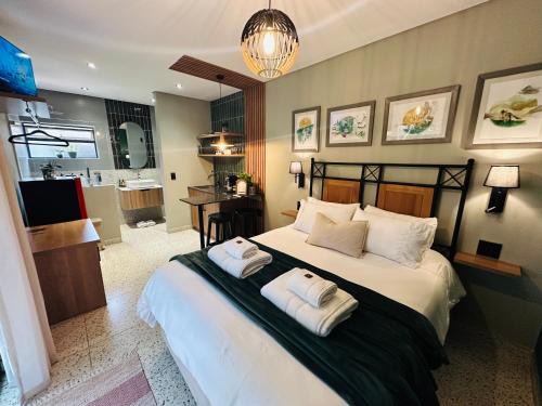 Potchefstroom Casa | Green Ivy Luxury Room with Private Garden