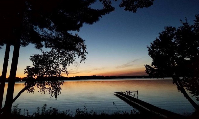 Interlochen Cabaña | RETIRO DEL LAGO VERDE ~ CASA MODERNA DEL LAGO AMPLIO