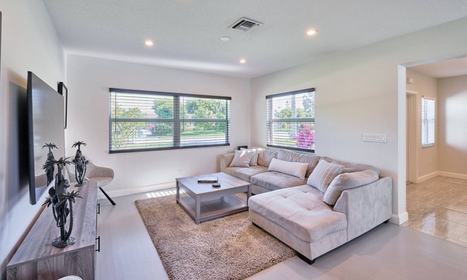 Delray Beach Casa | Green Palms Getaway w/ Pool