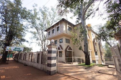 Panchgani Hotel | Green Paradise Hotel and Restaurant