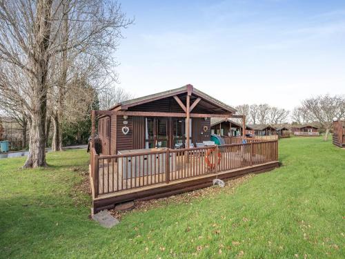 Cowes Casa | Green Poplars