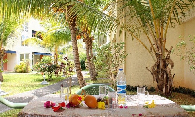 Midlands Apartamento | entorno verde, con piscina y playa cercanas.