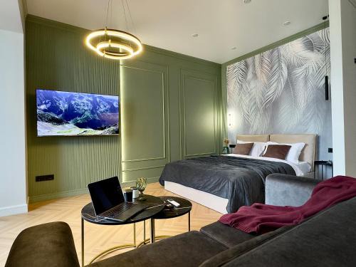 Almaty Apartamento | Green Suite with Mountain View