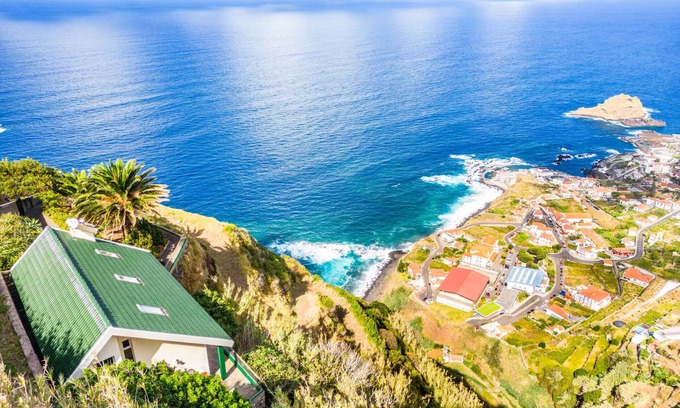 Porto Moniz Cabaña | Green Valley by Madeira Sun Travel