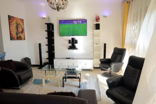 Entebbe Villa | Green Valley Palace