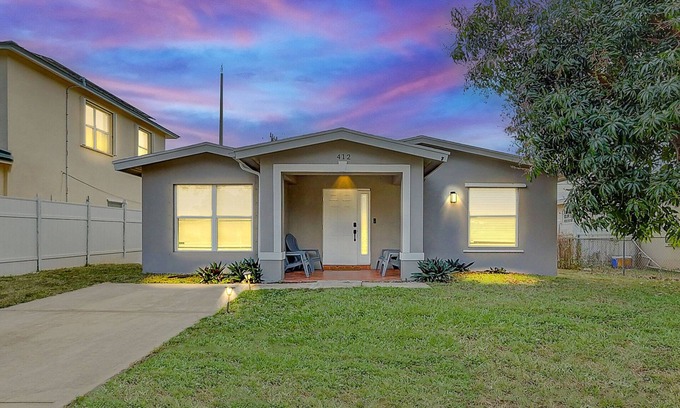 Lake Worth Casa | Greenacres Home close to DT, beaches & shopping 🐴🌴☀️🏇🏼🛍