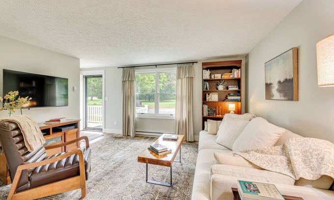 Marlinton Cabaña | Greenbrier River Retreat w/ Deck - Steps to Trail!