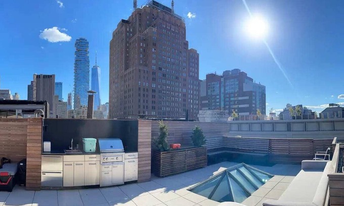 SoHo Apartamento | Greene Penthouse | NEW 2BR Soho Loft with HUGE Private Rooftop and Hot Tub