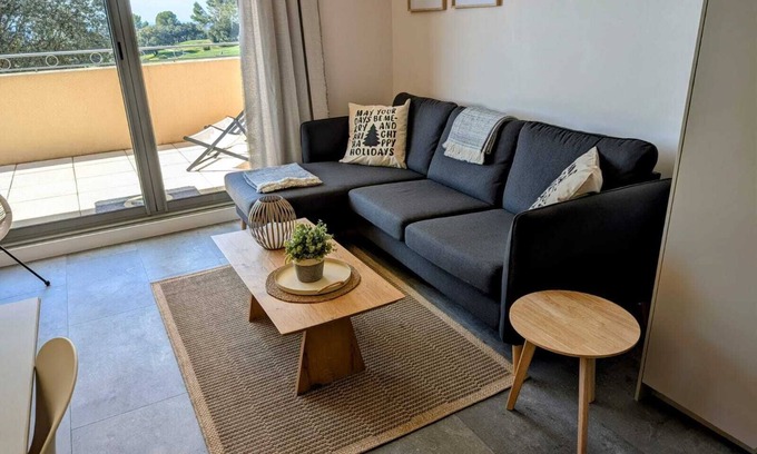 Saumane-de-Vaucluse Apartamento | Greens view golf saumane
