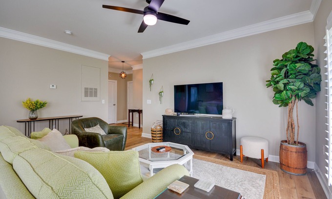 Old Irving Park Condominio | Greensboro Condo Rental Near Hospital & Trails!