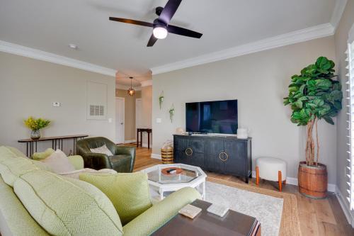 Old Irving Park Apartamento | Greensboro Condo Rental Near Hospital and Trails!