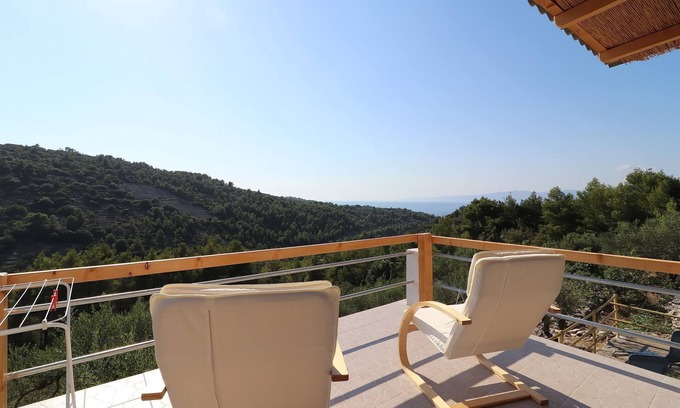 Vela Luka Cabaña | Greenside Cottage Lumi-Casa de vacaciones de dos dormitorios con terraza y vistas al mar