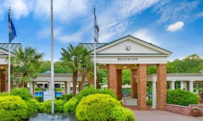 Berkeley Condominio | Greensprings two bedroom · Spacious Family Friendly Two Bedroom Suite.