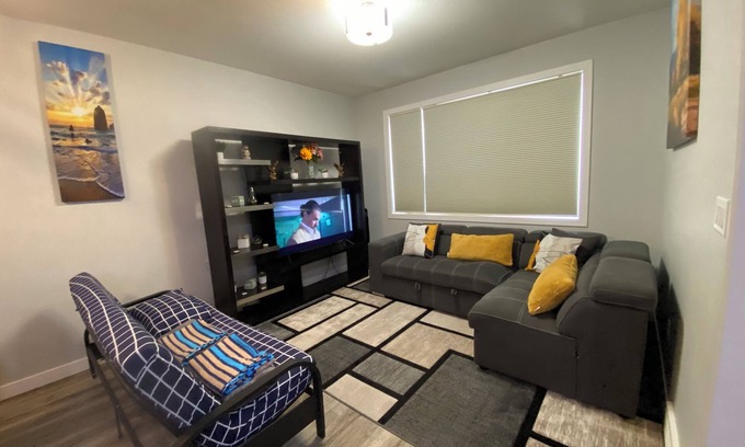 Regina Casa | Greensville 1Bedroom, 3bed Spacious, Cozy Guest Suite in the Greens, East Regina
