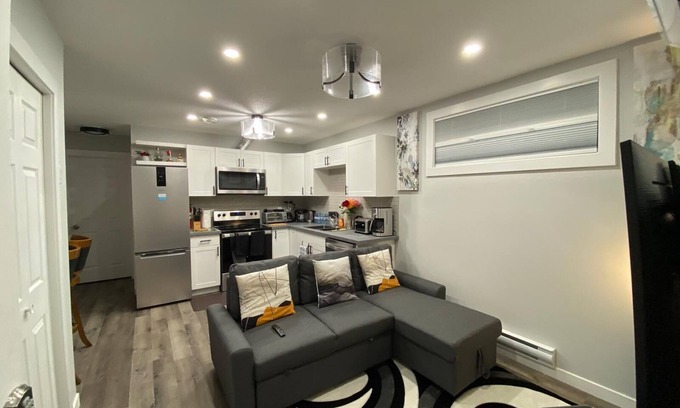 Regina Casa | Greensville 2Bedroom, 3Bed Spacious, Cozy Guest Suite in the Greens, East Regina