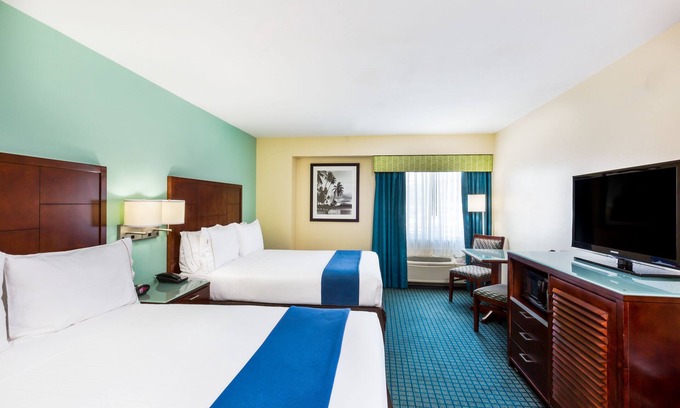 Pacific Beach Hotel | GreenTree Inn San Diego Mission Bay