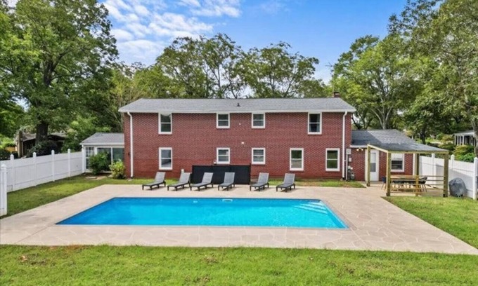 Mauldin Casa | Greenville Central Retreat With Pool - Sleeps 11