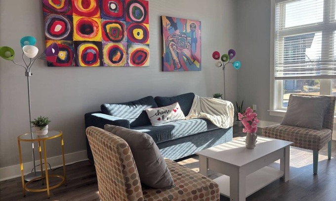 Dunean Apartamento | Greenville Gem | Scenic Balcony Views & Free Parkg