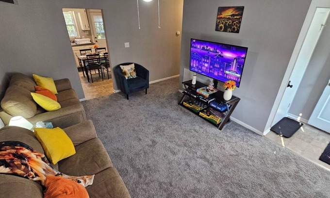Greenville Apartamento | Greenville Retreat Centrally located sleeps 5 near ECU Stadium and Hospital