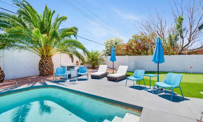 Covey Casa | Greenway Villa, newly remodeled, Pool, putting green and Patio