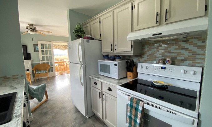 Saint Peters Bay Cabaña | Greenwich Moonlight Bay Cottage